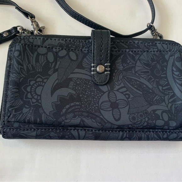 Women’s SAKROOTS Crossbody/Wristlet - Picture 2 of 6